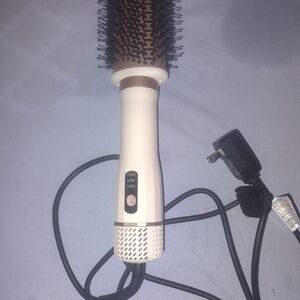 White and Brown Hair Dryer Brush